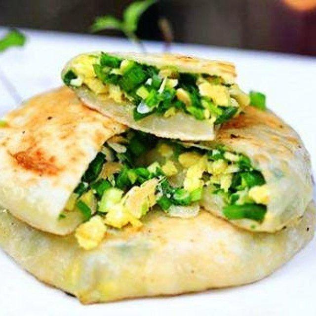 韭菜雞蛋餡餅的家常做法，鮮香美味一學(xué)就會(huì)